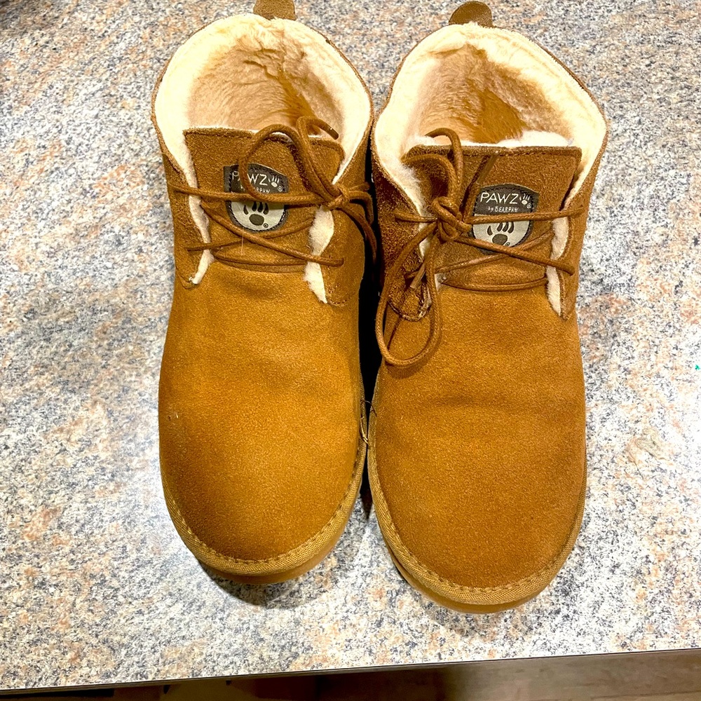Very cute with jeans or Flare leggings. Definitely warm